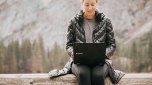 What are freelancers and digital nomads?